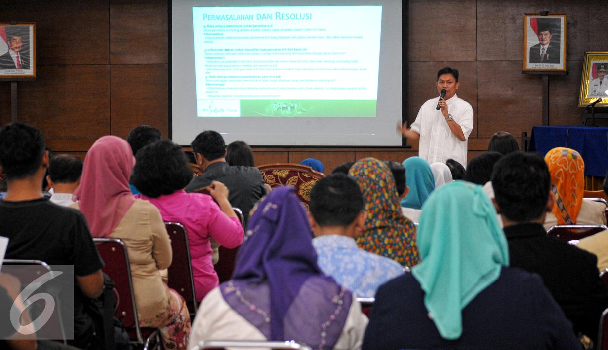 Suasana peluncuran Kartu Jakarta Pintar (KJP) berbasis teknologi, Jakarta, Jumat (10/7/2015). Dengan adanya KJP tersebut diharapkan para siswa yang tidak mampu dapat menikmati pendidikan dengan mudah dan terdata. (Liputan6.com/Yoppy Renato)