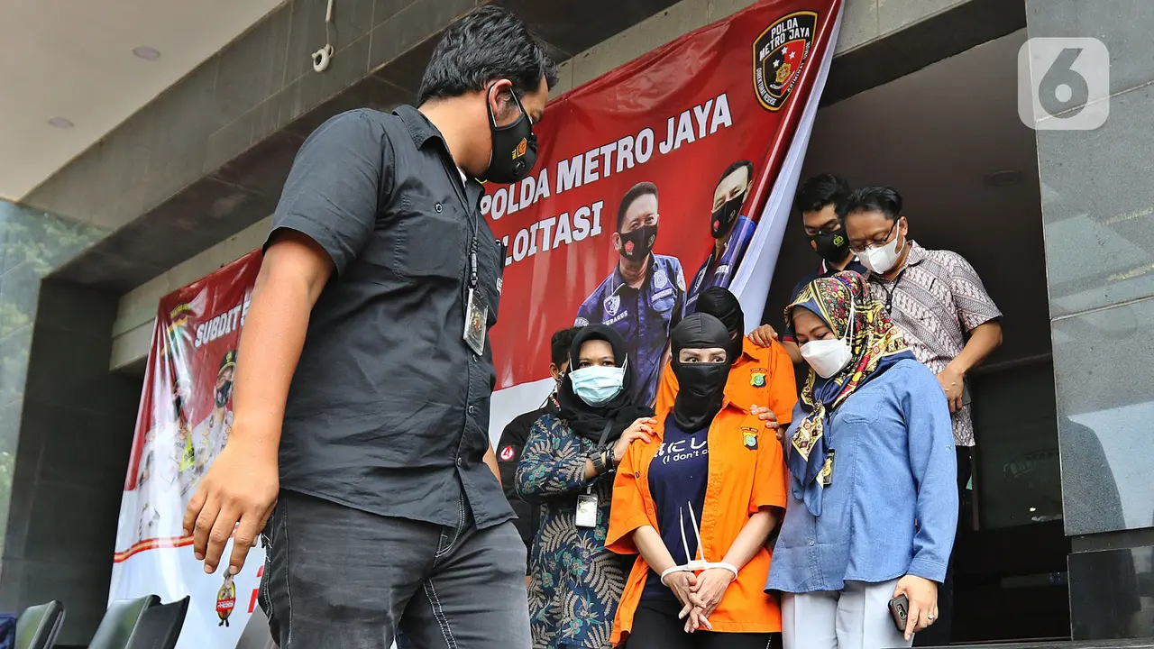Artis Cynthiara Alona Jadi Tersangka Kasus Dugaan Prostitusi Online