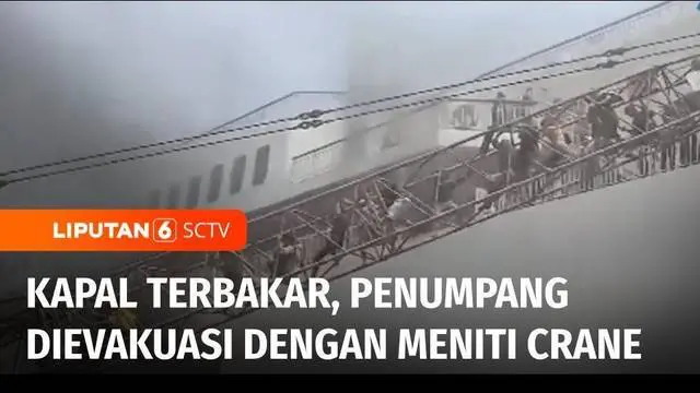 Evakuasi penumpang di KMP Mutiara Berkah I yang terbakar di Pelabuhan Indah Kiat, Cilegon, Banten, berlangsung dramatis. Evakuasi ratusan penumpang dilakukan dengan menggunakan crane