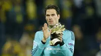 Kiper Chelsea, Asmir Begovic, mengaku pasrah jika nantinya kembali menghuni bangku cadangan pascakembalinya Thibaut Courtois dari cedera. (Reuters / John Sibley).