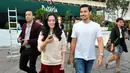 Raisa dan Chico Jericho saat berakting di film bertajuk "Letters For Raisa" di kawasan Kota Tua, Jakarta, Sabtu (14/3/2015). Raisa berperan sebagai gadis lugu (Liputan6.com/Panji Diksana) 