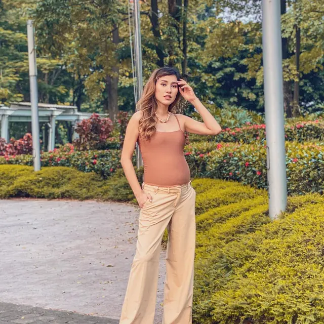 Hamil Anak Pertama, Ini 6 Potret Louise Anastasya Pamer Baby Bump