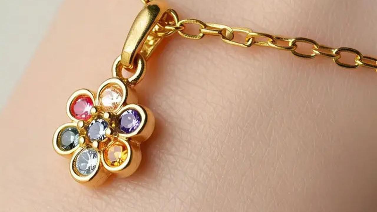 7 Model Gelang Emas Rantai dengan Batu Permata, Bikin Penampilan Harian Makin Elegan
