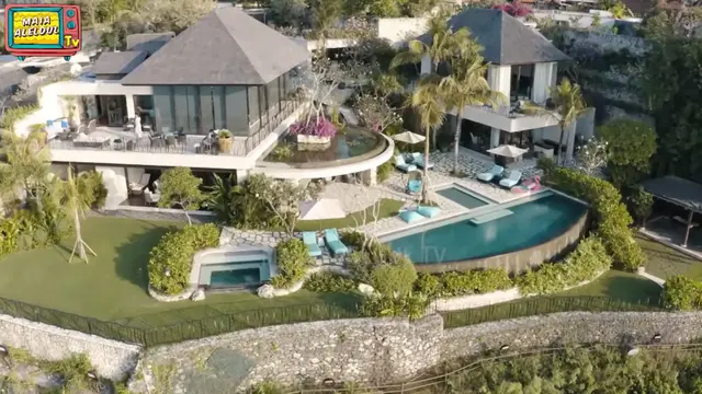 Potret Taman dan Kolam Renang Villa Maia Estianty di Bali