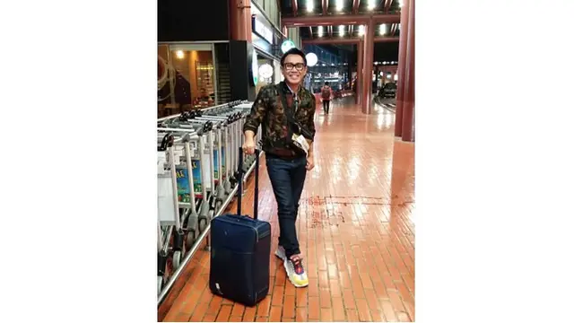 Meski sudah berusia 48 tahun, penampilan Eko tak kalah dengan anak muda.