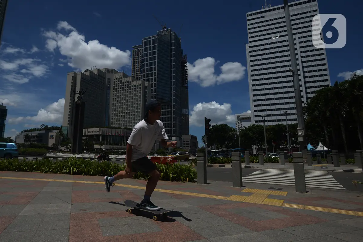 Langit Biru Hiasi Jakarta