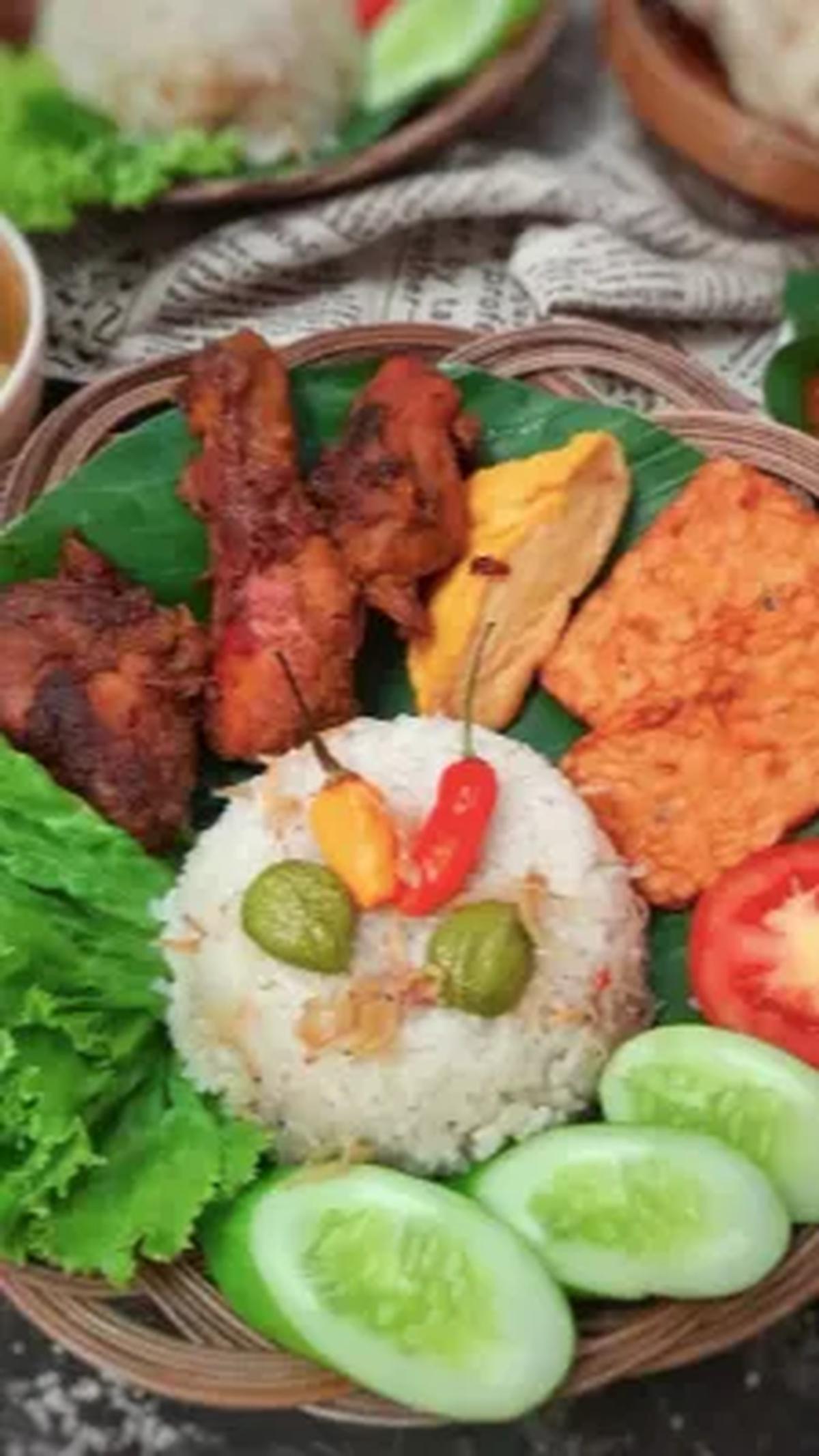 4. Nasi Liwet Teri dan Pete