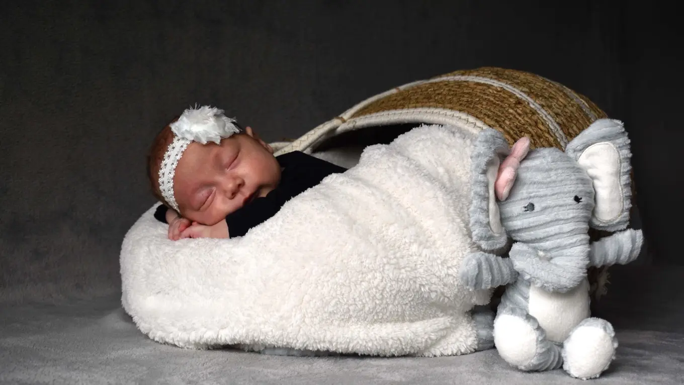 Mimpi Nemu Bayi: Pertanda Rezeki atau Cobaan? Cari Tahu Artinya di Sini!
