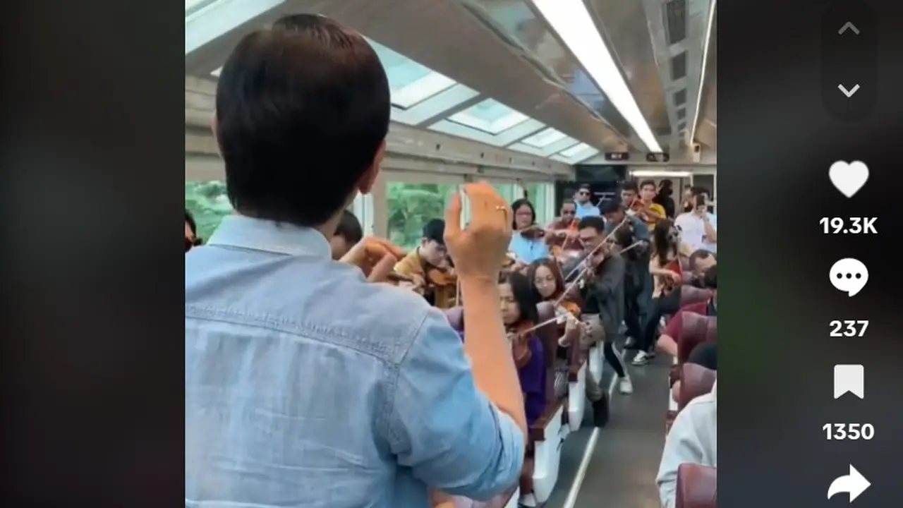 Addie MS dan Musisi Twilite Orchestra Getarkan Kereta Panoramic dengan Lagu Rasa Sayange