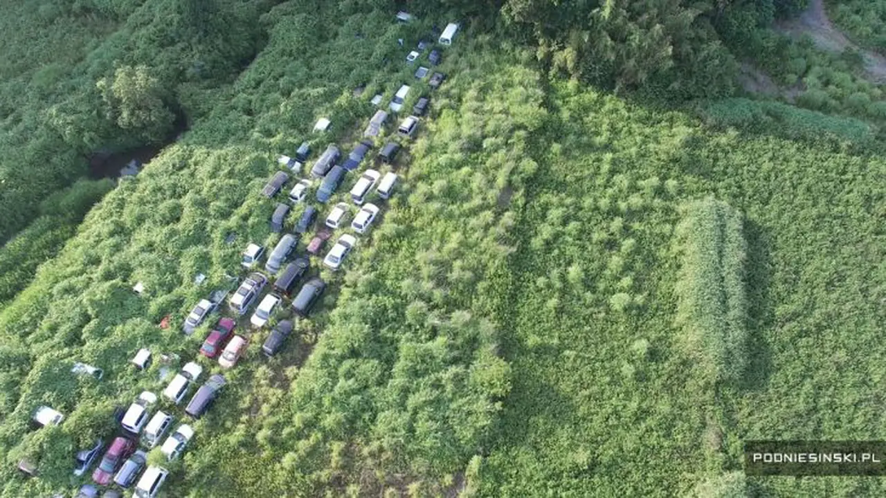 Kondisi Mobil yang Ditinggalkan Akibat Radiasi Nuklir Fukushima