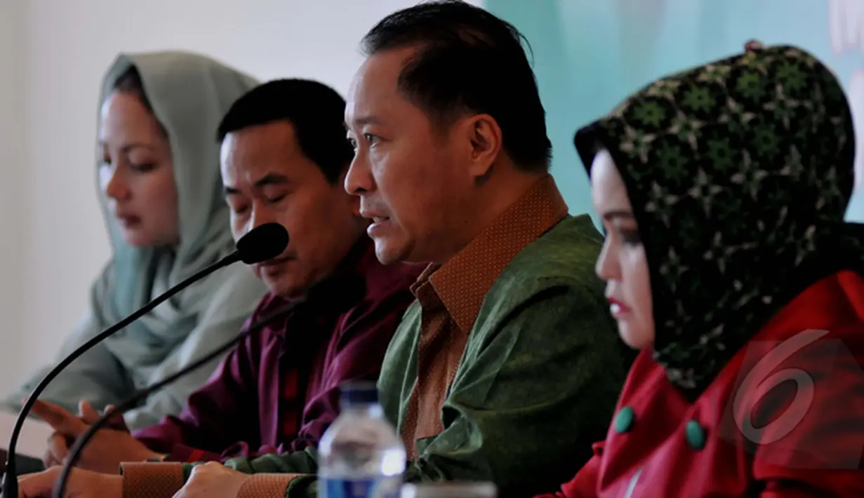 PPP kubu Djan Faridz menggelar konferensi pers terkait Mukernas yang diadakan oleh PPP Kubu Romahurmuziy, Jakarta, Senin (16/2/2015). Menurut mereka Mukernas yang diadakan oleh PPP Kubu Romi adalah ilegal(Liputan6.com/ Johan Tallo)