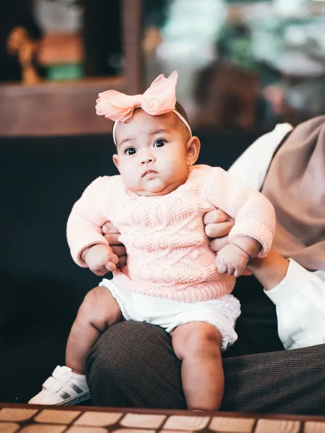 Sudah Berusia 5 Bulan, Ini 6 Potret Terbaru Anak Fitri Tropica
