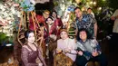 Terbaru, ia mencuri atensi saat menghadiri sebuah acara mitoni kehamilan salah satu sahabatnya.