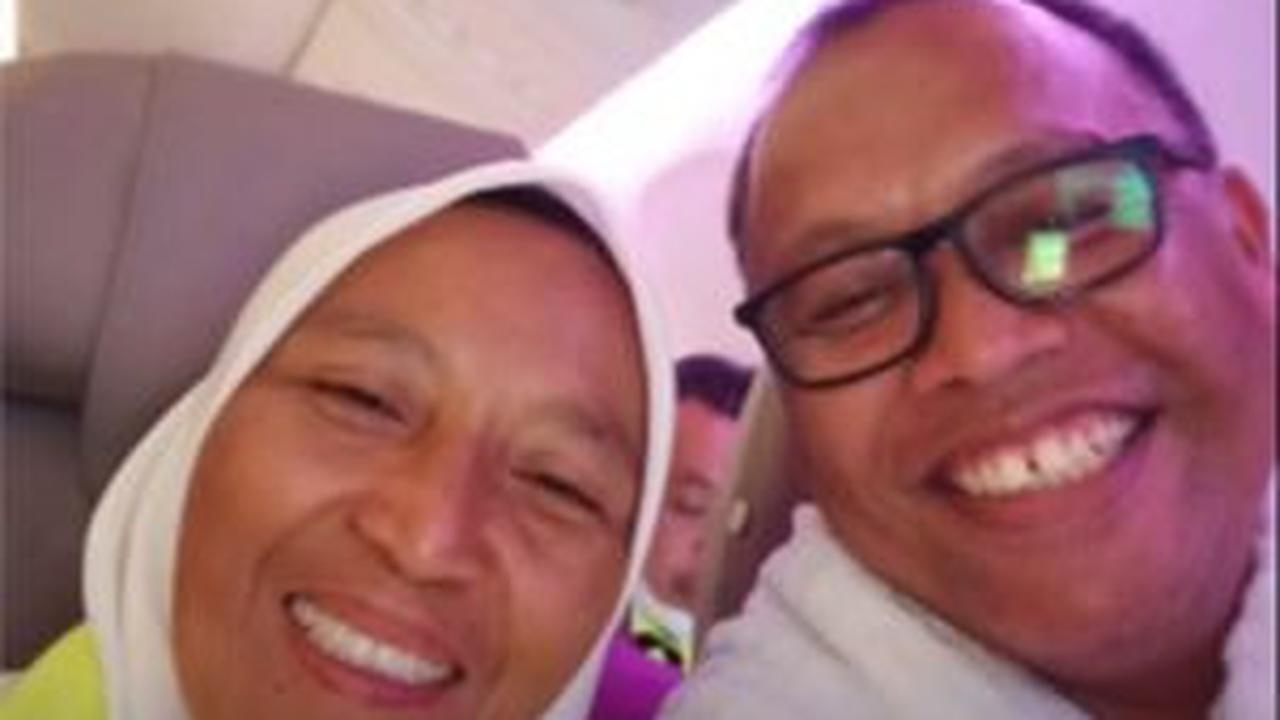 Duka mendalam pun masih menyelimuti suami Ibu Popon, Endang, setelah pemakaman sang istri. <br>