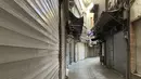 Toko-toko yang tutup terlihat di Grand Bazaar Teheran, Iran, Selasa (15/11/2022). Kantor hak asasi manusia PBB secara terpisah meminta pemerintah Iran untuk segera membebaskan ribuan orang yang telah ditahan karena berpartisipasi dalam protes damai. (AP Photo/Vahid Salemi)