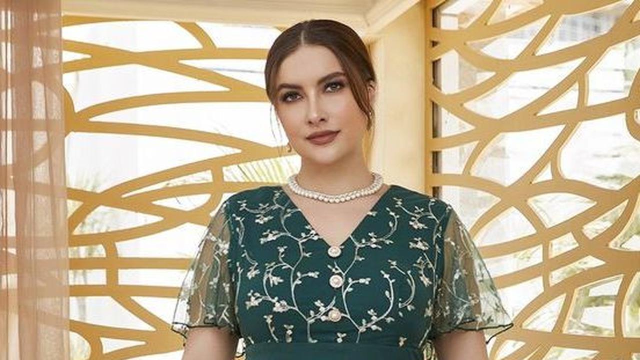 <b>Kebaya Model Off Shoulder&nbsp;</b>