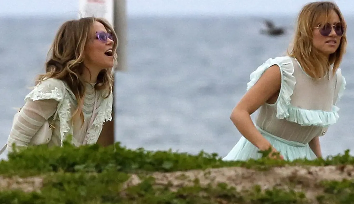 Sebelumnya Suki terlihat tengah menikmati akhir pekan bersama seorang pria yang diisukan pacar baru Suki, Diego Luna, di sebuah hotel di Tulum, Meksiko. (doc.dailymail.com)