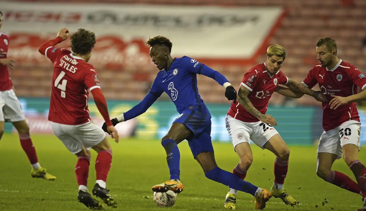 Meski tampil dominan, The Blues melalui Tamy Abraham kesulitan menembus rapatnya barisan belakang tim tuan rumah. Chelsea hanya memperoleh satu peluang bagus dari enam kesempatan. (Foto: AP/Pool/Dave Thompson)