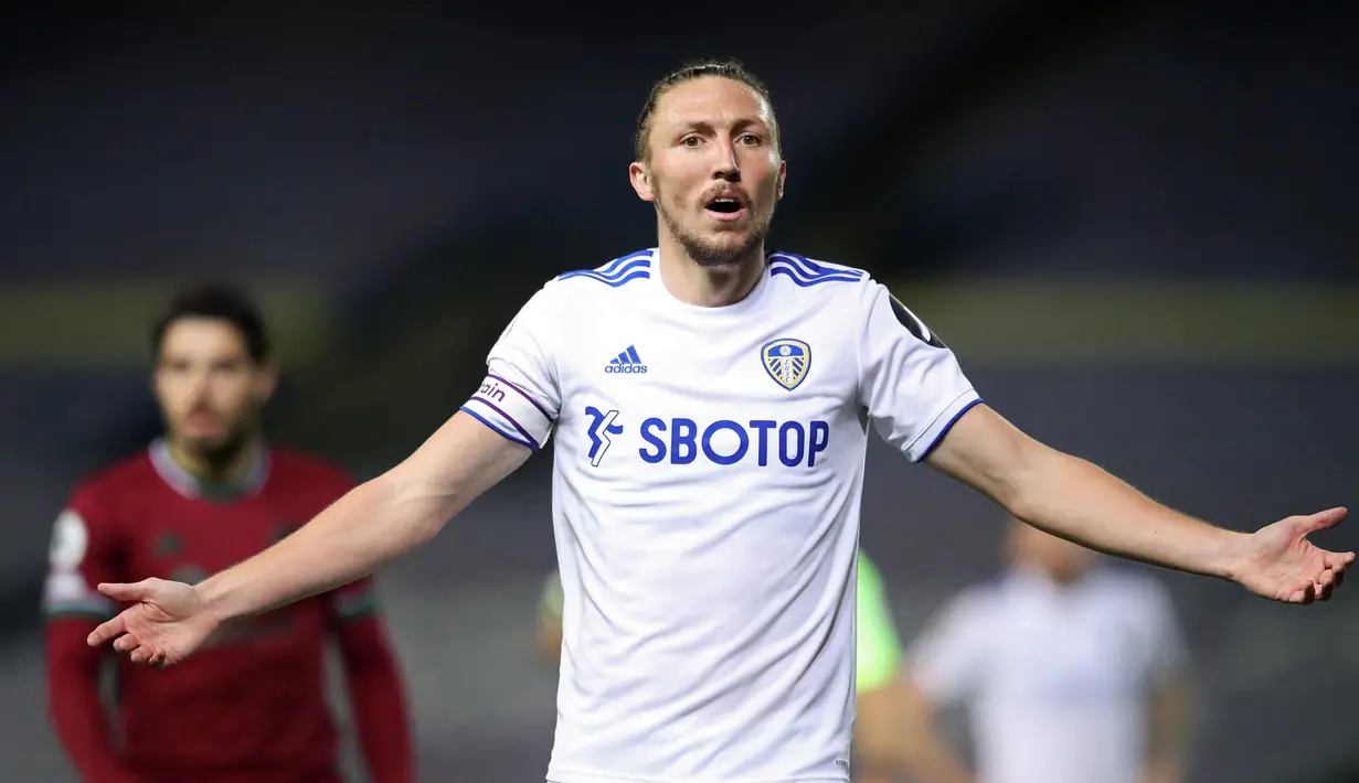Luke Ayling merupakan pemain yang bisa beroperasi sebagai bek kanan dan bek tengah di Leeds United. Ia tercatat merapat ke Elland Road sejak 11 Agustus 2016 dan masih terikat kontrak hingga 30 Juni 2023. Sejauh ini, Ayling telah membuat 219 dengan mencetak 8 gol dan 18 assist bersama The Whites. (AFP/Alex Pantling)