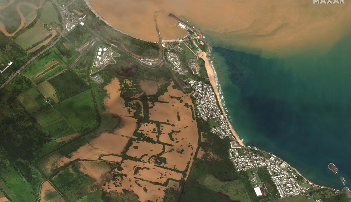 Ladang yang tergenang dan limpasan sedimen setelah diterjang Badai Fiona, di Arecibo, Puerto Rico, Selasa, 20 September 2022. Badai Fiona menerjang Puerto Rico pada Minggu (18/9/2022) dan mendatangkan banjir, tanah longsor, serta listrik padam. (Citra satelit © 2022 Maxar Technologies via AP)
