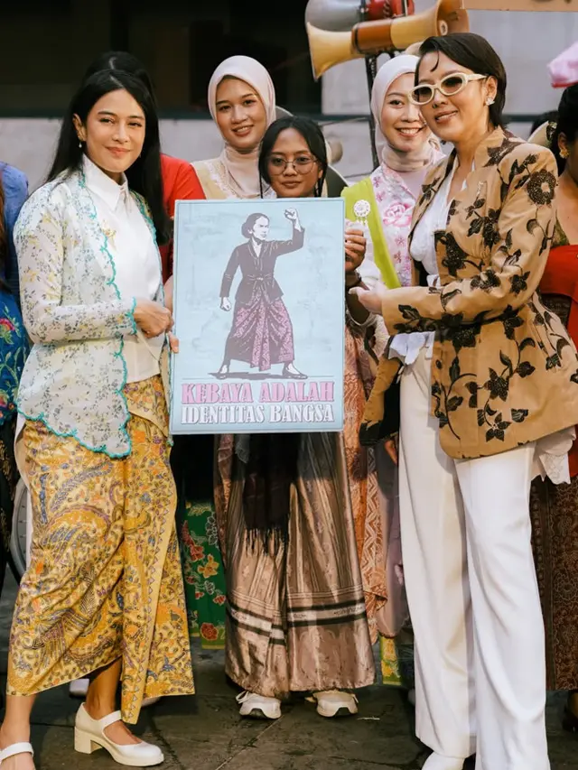 Detail Kebaya Dian Sastrowardoyo (Foto: Instagram @therealdisastr)