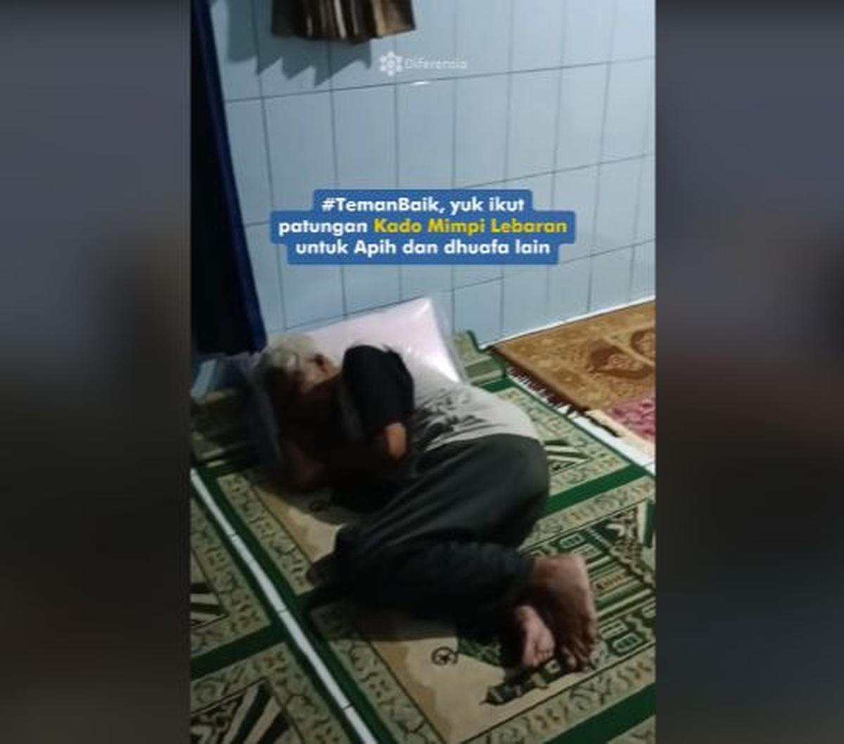 Bahkan, ia juga rela tinggal di masjid hanya dengan alas seadanya. Tanpa kasur dan selimut yang memadai. Keputusannya tinggal di masjid bukan tanpa alasan yang tak jelas.