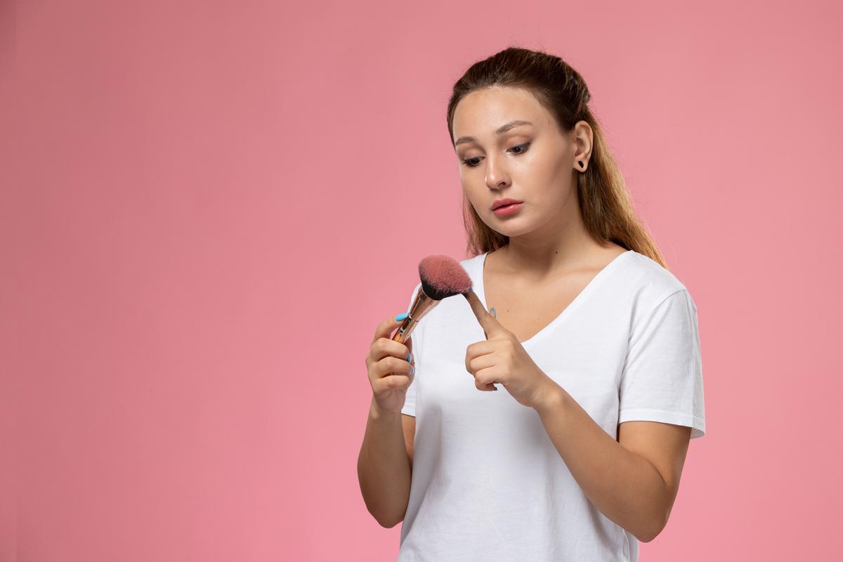 Kuas Makeup (Foto Dok: Freepik/KamranAydinov)