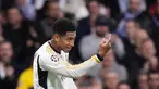 Gelandang Real Madrid Jude Bellingham berselebrasi setelah mencetak gol kedua timnya ke gawang Napoli pada matchday 5 Grup C Liga Champions 2023/2024 di Santiago Bernabeu, Kamis (30/11/2023) WIB. (AP Photo/Manu Fernandez)