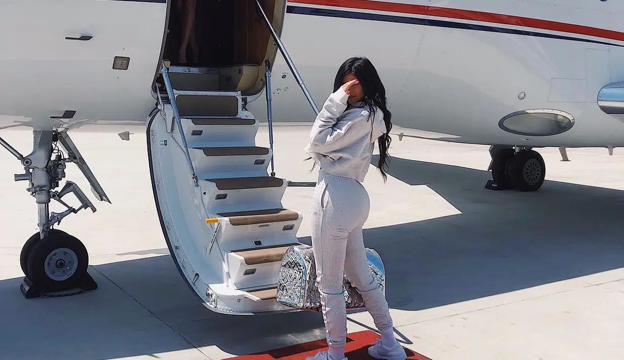 Kylie Jenner sepertinya ingin Stormi menyaksikan indahnya dunia. Ia pun membawa sang anak ke Perancis. (instagram/kyliejenner)