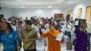 Sejumlah waria yang tergabung dalam Forum Komunikasi Waria Indonesia (FKWI) menggelar perayaan Natal Bersama di Jakarta, Sabtu (27/12/2014). (ANTARA FOTO/Ismar Patrizki)