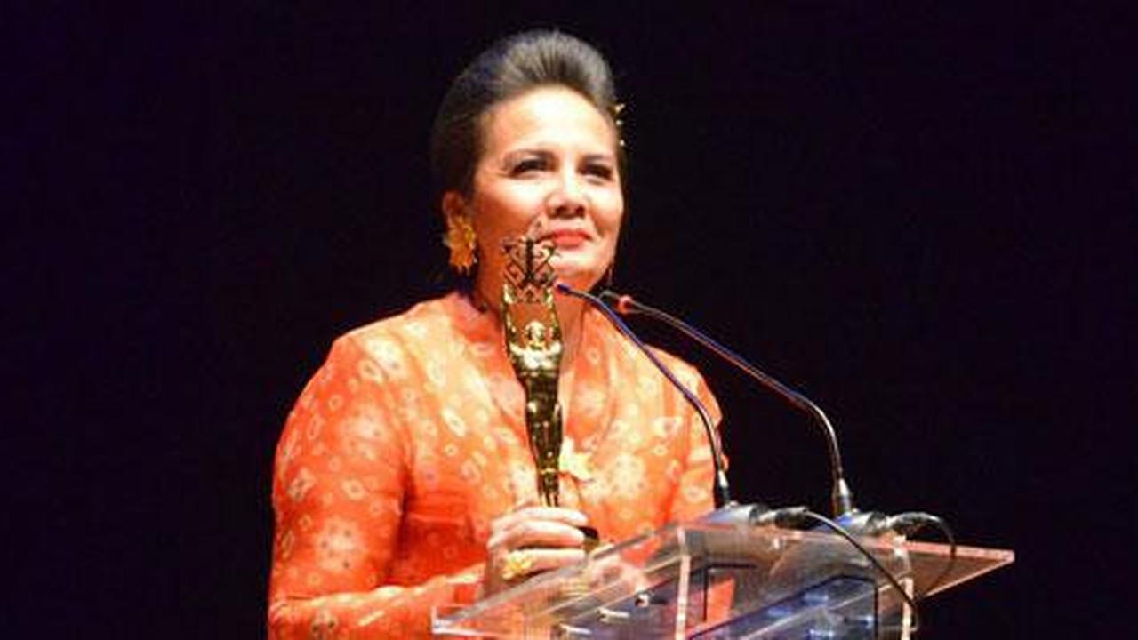 Christine Hakim sabet Lifetime Achievement IKJ Award
