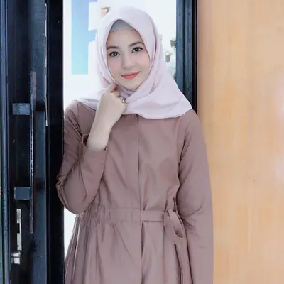 Saat ditemui beberapa waktu lalu, ia mengaku sudah tidak kaget lagi saat harus sahur sendirian. Terlebih, sang suami, Desta sibuk membawakan acara sahur. (Instagram/natasharizkynew)