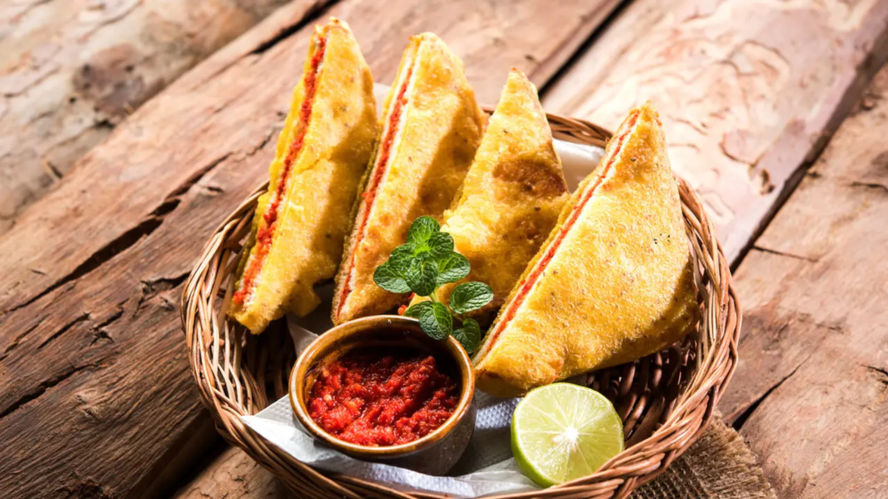roti tawra goreng isi ayam