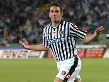 Selebrasi gol dari gelandang Udinese, Gaetano D'Agostino ketika menghadapi AC Milan di ajang Serie A pada 16 Mei 2009 di Udine. AFP PHOTO/ANTEPRIMA