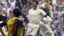 Fernando Hierro merupakan bek tengah legendaris Real Madrid yang sering mencetak gol. Ia telah membukukan kurang lebih 160 gol di semua laga. Tak heran jika dirinya juga pernah cetak hat-trick, yaitu ketika kalahkan Real Zaragoza 3-1 di LA Liga 2017 silam. (Foto: AFP/PIERRE-PHILIPPE MARCOU)