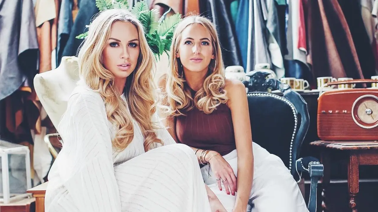 Gemma Lily dan Charlotte Reddington