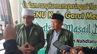 Ketua LBM PC NU Abdullah Syafi’i memberikan keterangan kepada wartawan setekah pelaksanaan Batsul Masail Diniyah mengenai Khilafah, di Gedung Hejo NU Garut. (Liputan6.com/Jayadi Supriadin)