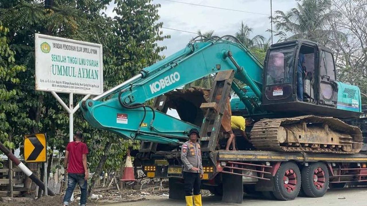 Polres Pidie Jaya Kerahkan Alat Berat Percepat Pemulihan Bencana Banjir