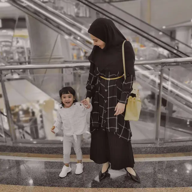 Bak Anak Kandung, Ini 5 Potret Hangat Zaskia dan Anak Shireen Sungkar