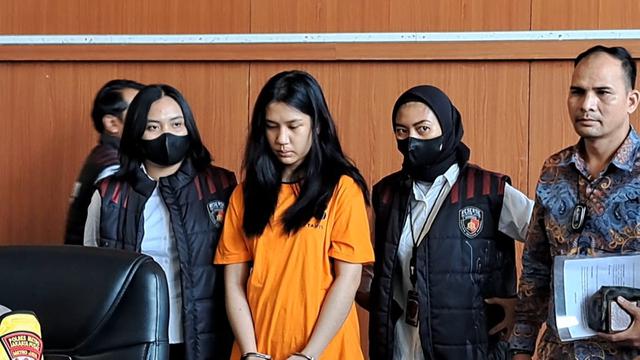 Ghisca Debora Aritonang (19) tersangka kasus penipuan tiket konser Coldplay. (Istimewa)
