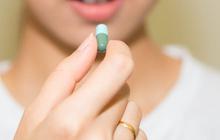 Apakah Mengunyah Obat Bisa Lebih Membuatnya Efektif Dibanding Langsung Menelannya?