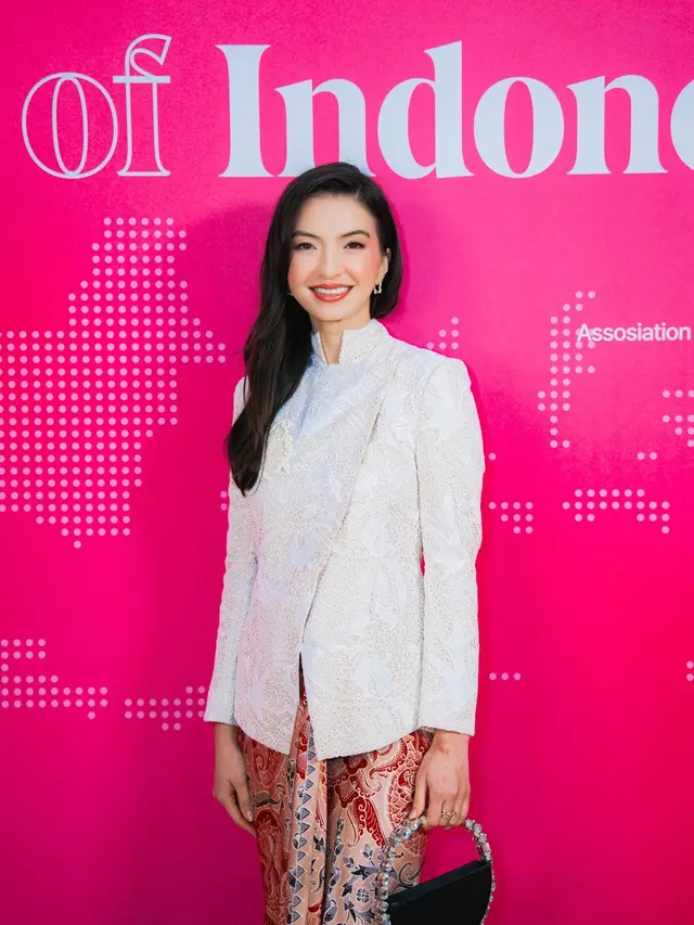 Pesona Anggun Raline Shah Kenakan Beskap Putih Jeng Yah saat Hadiri Cinema of Indonesia di Festival Film Cannes 2024