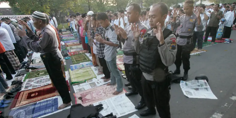 20160706-Depan Lokasi Bom Bunuh Diri di Solo Tetap Dijadikan Tempat Salat Id-Solo