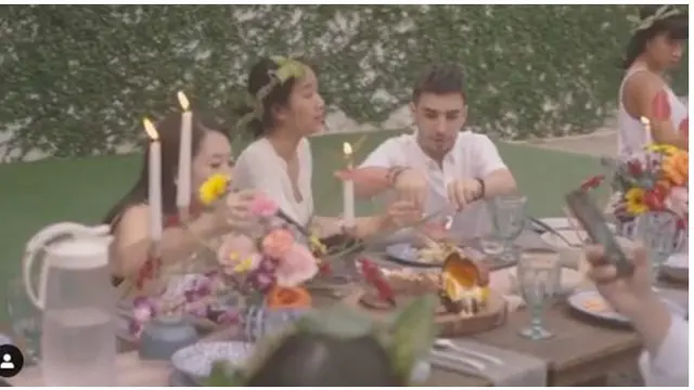 7 Potret Pesta Pernikahan Tara Basro dan Daniel Adnan, Bak Film Midsommar