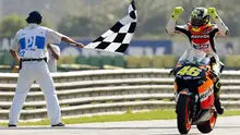 Kemudian pada tahun 2002 Rossi akhirnya pindah ke tim utama Honda, Repsol Honda Racing team. Pada tahun ini sekaligus berhasil beradaptasi dengan memboyong juara dunia pada tahun 2002 sampai 2003. (AFP/Vanderlei Almeida)