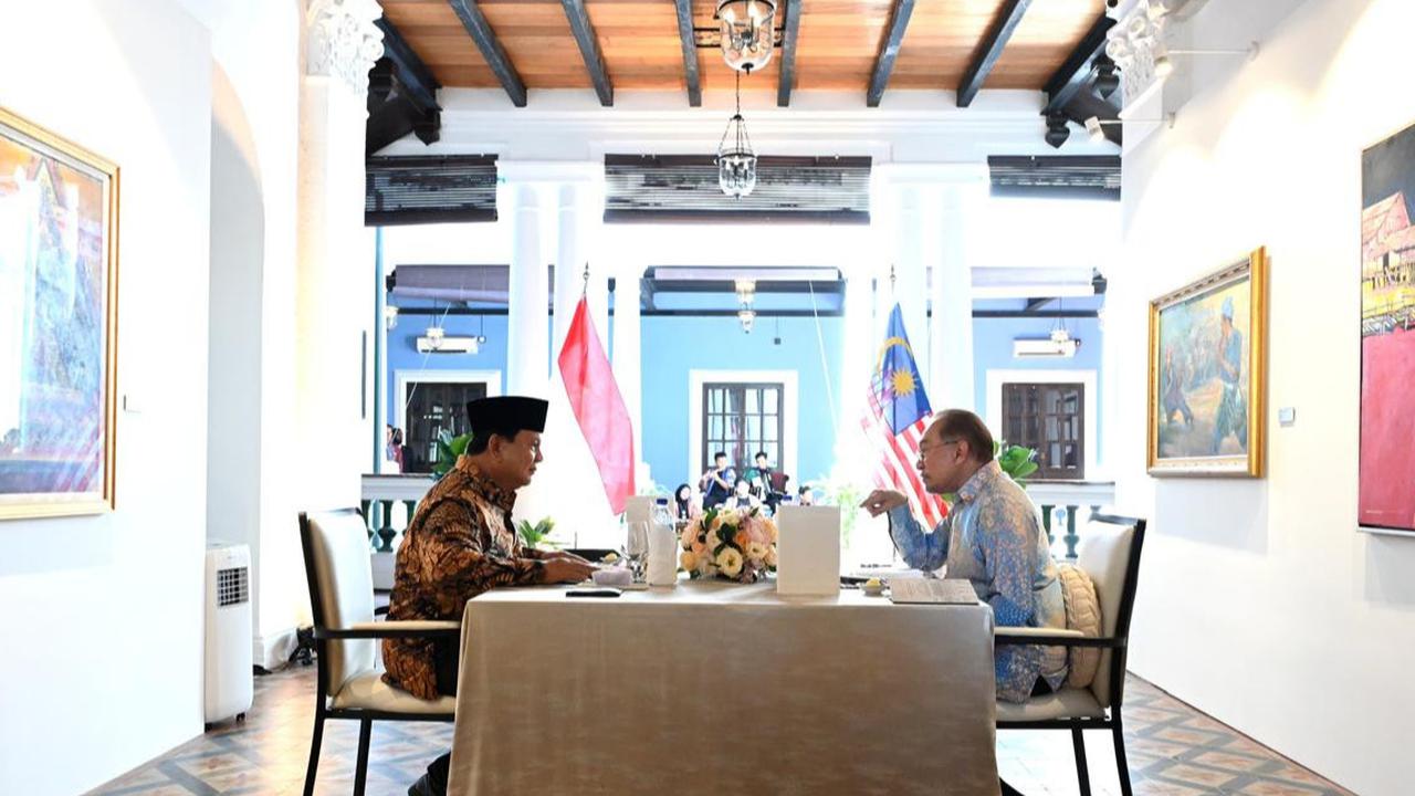Momen Hangat Pertemuan Presiden Prabowo dan PM Anwar Ibrahim, Pererat Hubungan Bilateral di Rumah Tangsi Malaysia