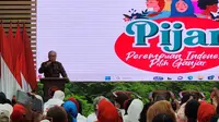 Politikus senior PDIP Sidarto Danusubroto saat menghadiri Rapat Koordinasi Nasional (Rakornas) 2023 Perempuan Indonesia Pilih Ganjar (Pijar) di Kantor DPP PDIP, Menteng, Jakarta Pusat, Sabtu (16/12/2023). (Liputan6.com/Nanda Perdana Putra)