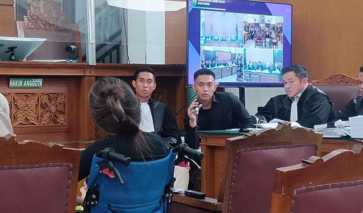 Mario Dandy juga dikenakan agar membayar uang restitusi kepada David Ozora Rp25 miliar.<br>
