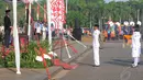 Gubernur DKI Jakarta Joko Widodo saat menjadi Inspektur Upacara HUT ke-69 Kemerdekaan RI di Lapangan Monas, Jakarta, Minggu (17/8/14). (Liputan6.com/Herman Zakharia)