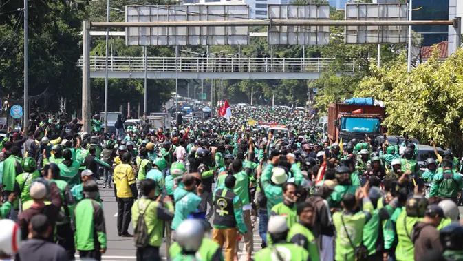 Ribuan Ojol Iringi Pemakaman Affan Kurniawan di TPU Karet Bivak